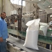 محافظ قنا يزور مصنعي السكر ولب الورق بقوص