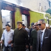 مدير أمن سوهاج يعاين مكان حريق المضيفة بقرية النغاميش