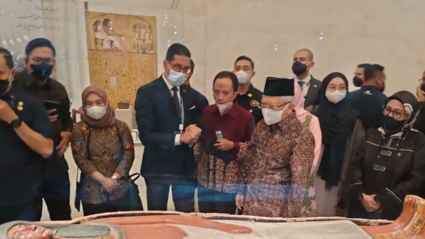 نائب رئيس إندونيسيا والوفد المرافق له في زيارة للمتحف القومي للحضارة