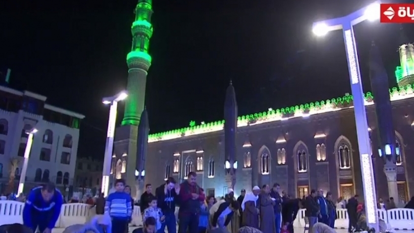 نقل صلاتي العشاء والتراويح من مسجد الحسين