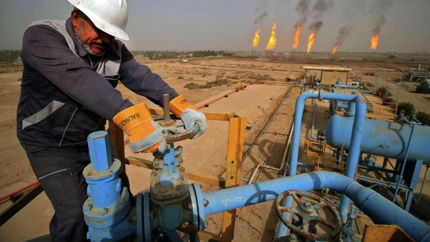 أسعار النفط تنهي موجة تراجعات عالمية