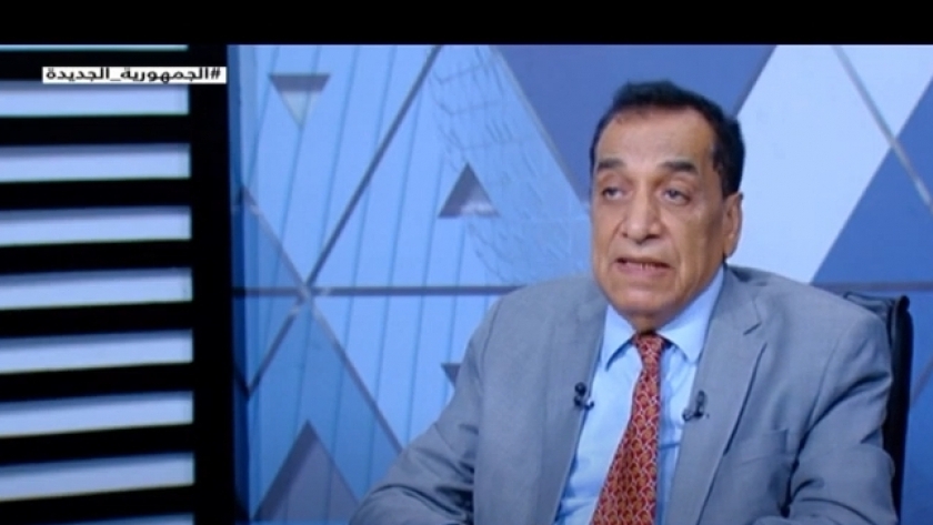 الدكتور رشاد عبد اللطيف أستاذ تنظيم المجتمع بجامعة حلوان
