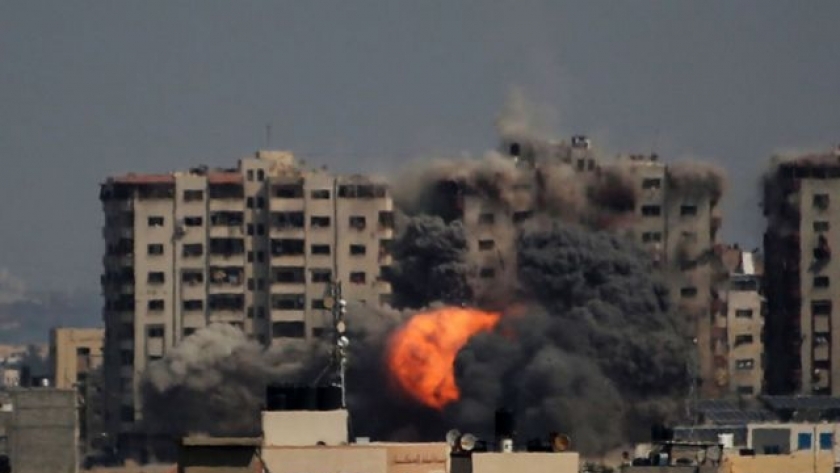 غزة تحت القصف لليوم الـ13 على التوالي