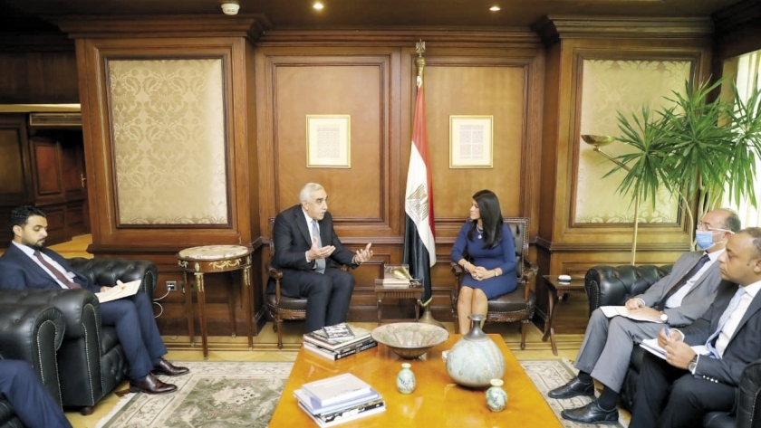 وزيرة التعاون الدولى خلال لقائها السفير العراقى فى القاهرة
