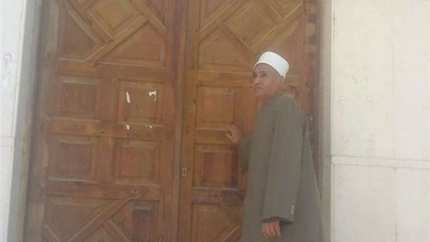 جانب من متابعة وكيل وزارة الأوقاف بالأقصر لإغلاق المساجد- أرشيفية