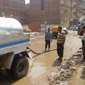 محافظ الغربية يوجه رئيس حي ثان المحلة  بشفط وكسح مياه الصرف الصحي  بشوارع المحلة الكبري