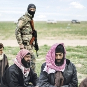 إجلاء عدد من عناصر «داعش» الإرهابى من دير الزور «أ. ف. ب»
