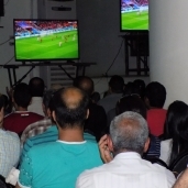 بالصور| قاعات الكنائس بالفيوم تعرض مباراة منتخب مصر بالمونديال