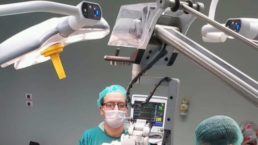 فريق طبي ينجح في إجراء جراحة دقيقة بالمخ لسيدة 50 عام غرب الأقصر