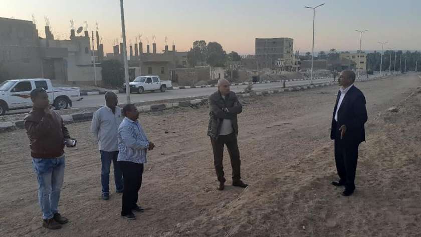 محافظ الأقصر يوافق على إعادة رصف طريقي مدخل مدينة الطود