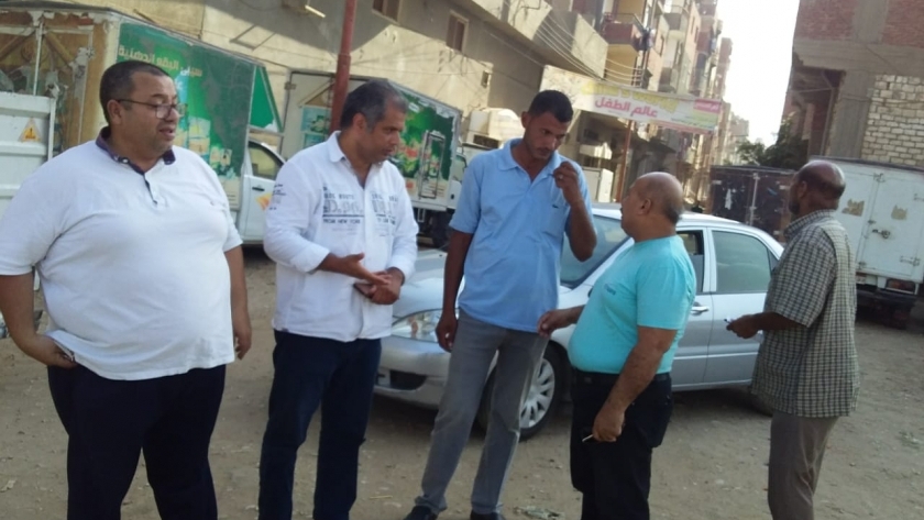 السكرتير العام المساعد ببني سويف يقود حملة نظافة في شوارع المدينة