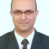 الدكتور أحمد المنشاوي عميد كلية الطب ورئيس مجلس إدارة مستشفيات أسيوط الجامعية