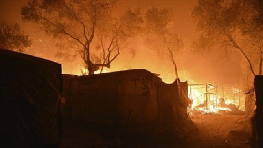 حريق في مخيم لاجئين باليونان