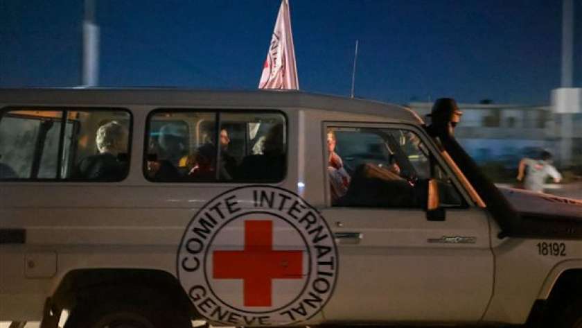 الصليب الأحمر خلال صفقة تبادل الأسرى