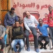 مقهى يجمع السودانيين والمصريين