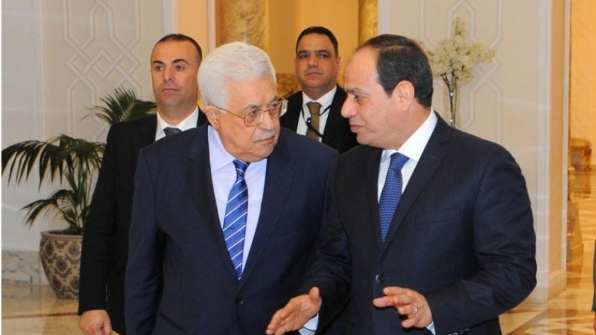 الرئيس السيسي ونظيره الفلسطيني في لقاء سابق
