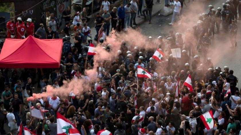 صورة من التظاهر في لبنان