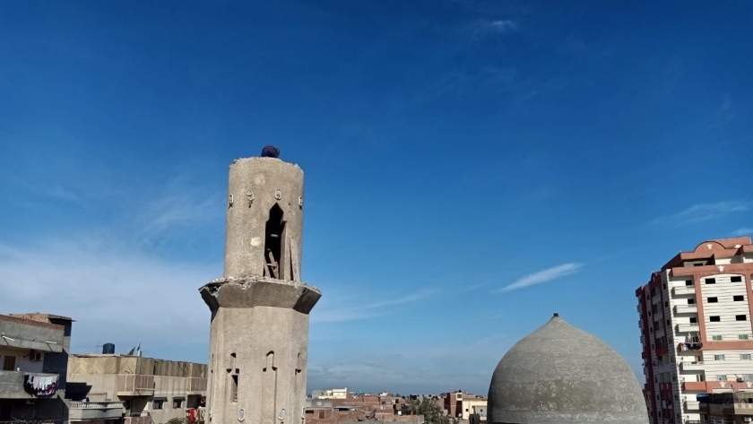 بدء أعمال إحلال وتجديد مئذنة مسجد أبو غنام الأثري ببيلا