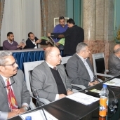اجتماع رئيس جامعة عين شمس وعمداء ووكلاء الجامعات