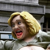 تمثال هيلاري كلينتون