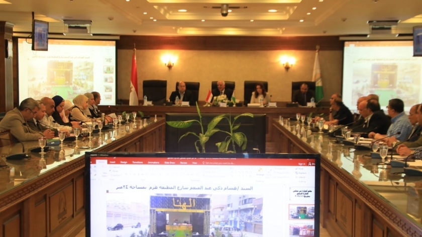 قيادات محافظة الجيزة خلال الاجتماع