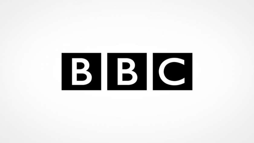 الحكومة البريطانية تتهم "بي بي سي" بالتحيز.. وتدرس إمكانية سحب ترخيصها