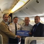 رئيس شركة مصر للطيران : نهتم بنوعية الوجبات المقدمه للمسافرين في رمضان