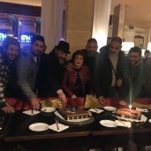 أسرة فيلم "كازبلانكا" تحتفل بعيد ميلاد عمرو عبدالجليل