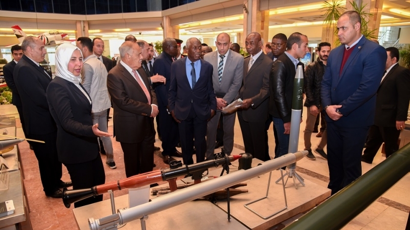 رئيس الأركان الكاميروني خلال زيارة العربية للتصنيع