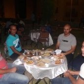  سكان "أسوان الجديدة" ينظمون أول إفطار رمضانى 