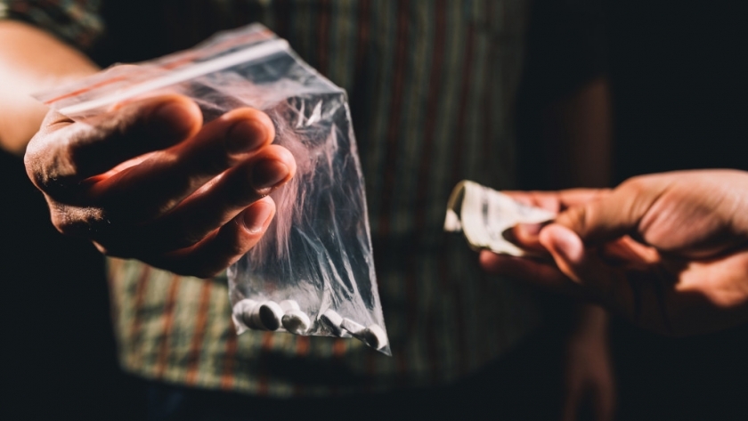 دواليب المخدرات  من الحارة إلى الكومباوند