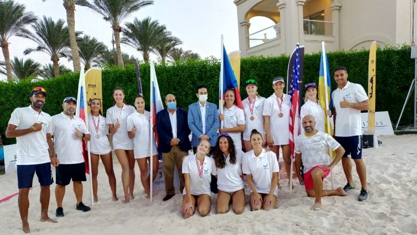 توزيع الجوائز بالبطولة الدولية لكرة الطائرة الشاطئية بشرم الشيخ