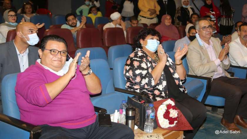 وزيرة الثقافة تشهد "أفراح القبة" على المسرح العائم الصغير بالمنيل