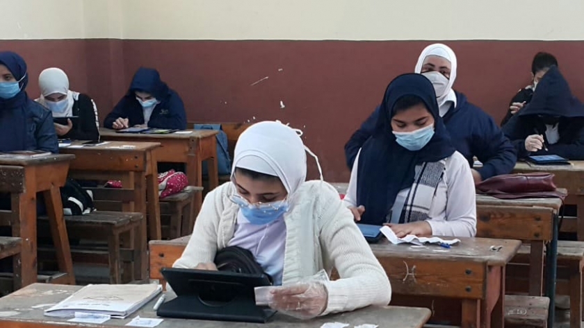 الطلاب أثناء تأدية الامتحان