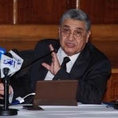 الدكتور محمد شاكر وزير الكهرباء خلال مؤتمر الاعلان عن الأسعار الجديدة للكهرباء