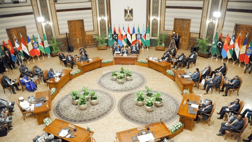 رؤساء الدول «المشاركون» خلال اجتماعهم بقمة «دول جوار السودان»