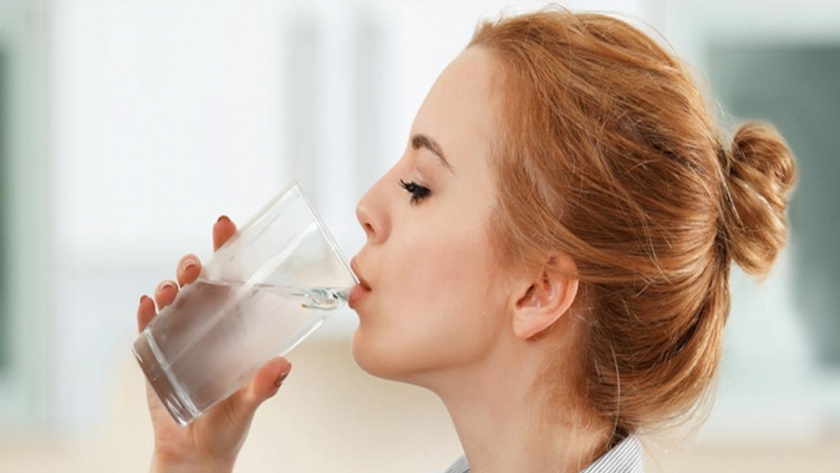 وزارة الصحة توضح أهمية شرب السوائل خلال فترة الافطار