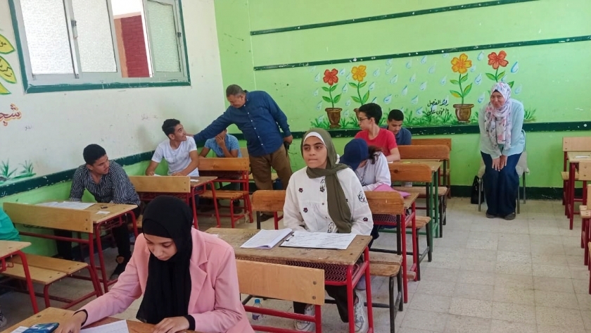 طالبات الشهادة الإعدادية بجنوب سيناء أثناء الامتحانات