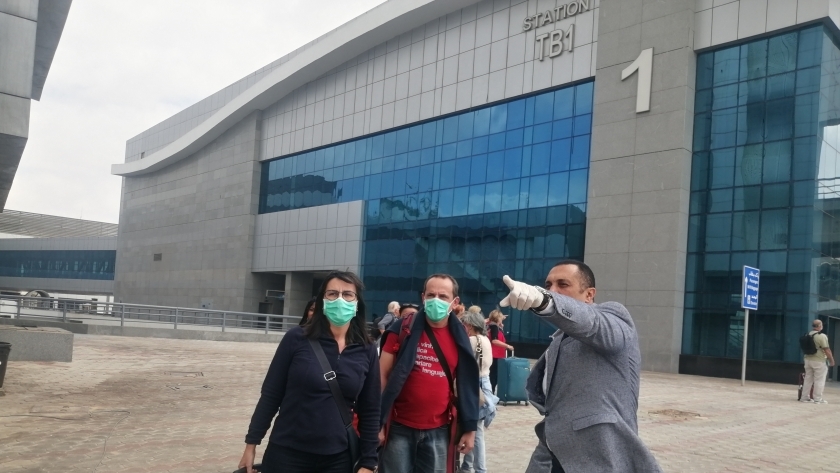 مطار مرسى علم الدولي يستقبل 342 عالق مصري قادمين من موسكو خلال ساعات