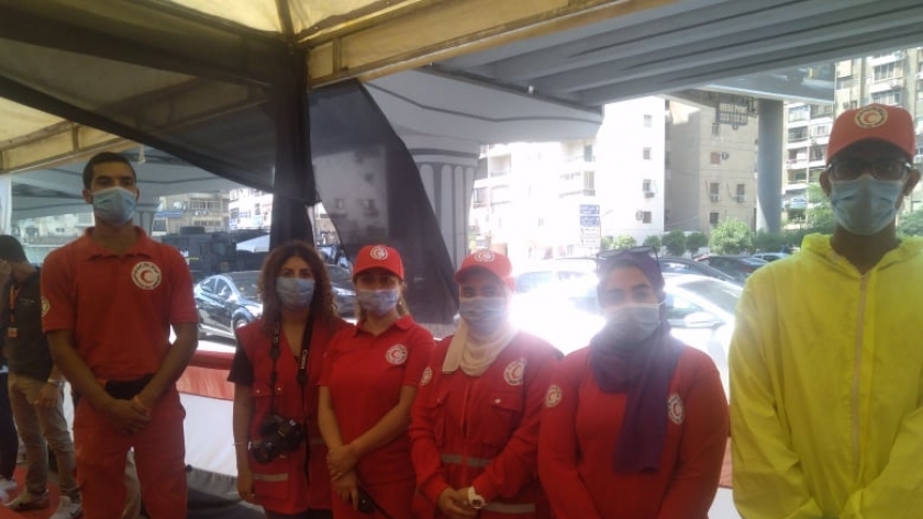 "الهلال الأحمر" بالجامعة العمالية تطمئن على حالة الناخبين