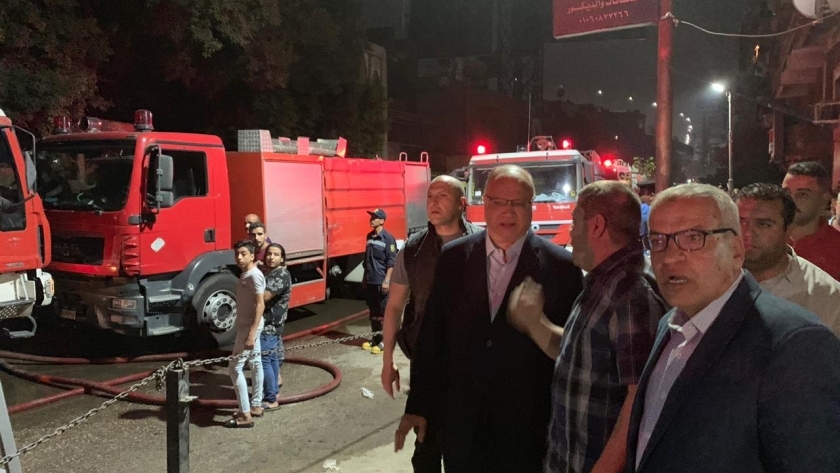 محافظ القاهرة يتفقد أعمال الإطفاء