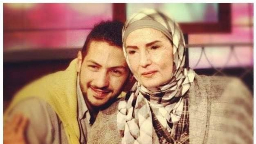ماجدة عاصم مع ابنها الراحل عمرو سمير