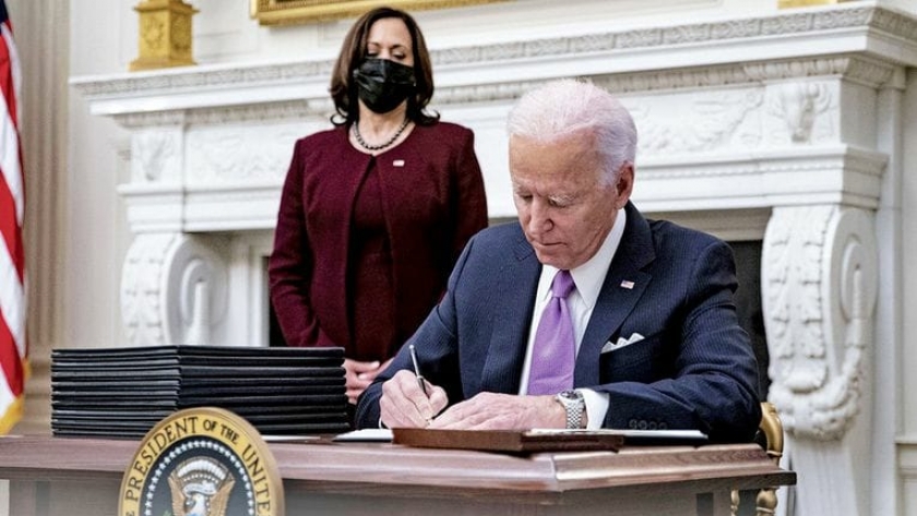 الرئيس الأمريكي جو بايدن وقع خطة مجابهة تداعيات فيروس كورونا