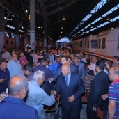 وزير النقل بجولة تفقدية لجرارات السكك الحديدية "أرشيفية"