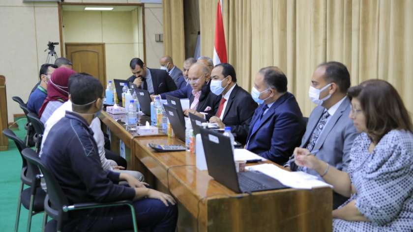 د.صالح الشيخ يترأس اللجنة خلال تقييم المرشحين