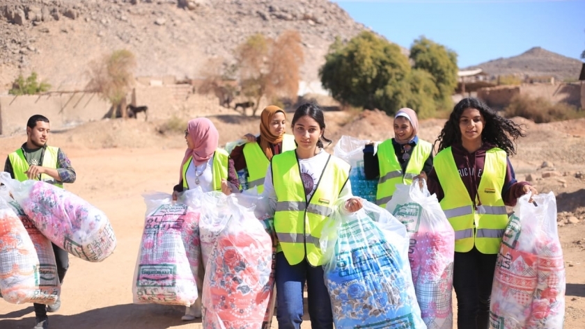 "مصر دافية بناسها".. مبادرة تستهدف توزيع 10 آلاف بطانية بنجوع الصعيد