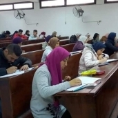 الطلاب أثناء تأدية الامتحان