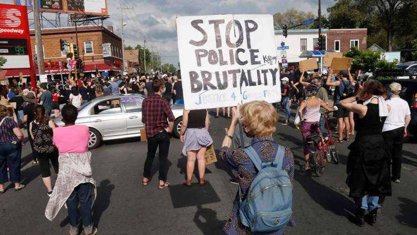 احتجاجات فى أمريكا  بعد مقتل رجل أسود