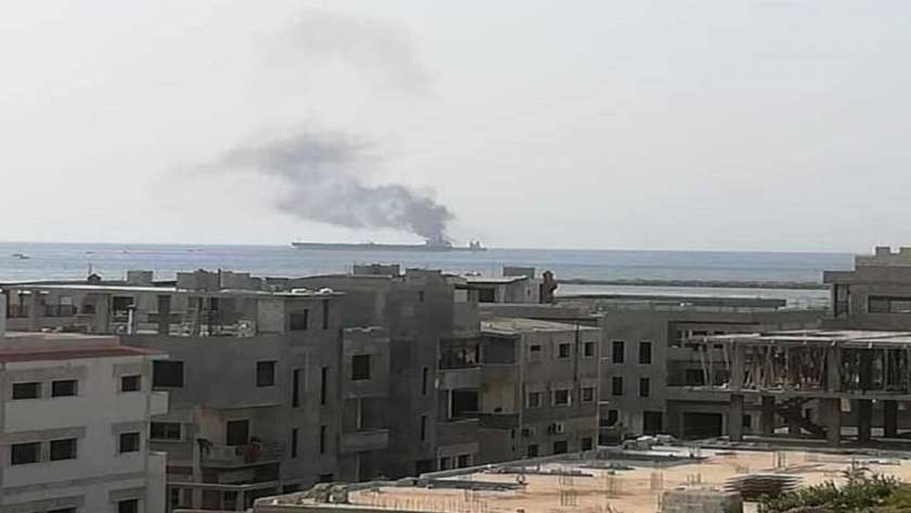 حريق في سفينة قبالة سواحل سوريا