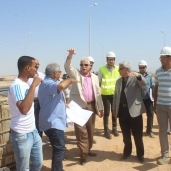 بالصور| محافظ جنوب سيناء يتفقد أعمال توسعة طريق شرم الشيخ